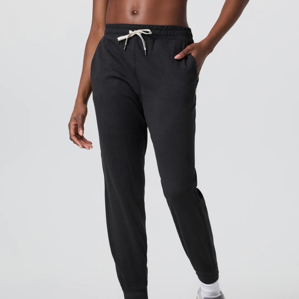 Vuori Performance Jogger Long in Black